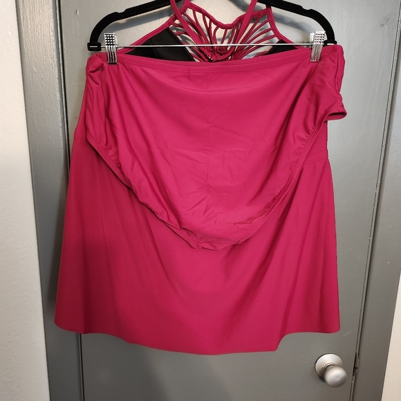 Fuschia Halter tankini crochet details! - Picture 2 of 3